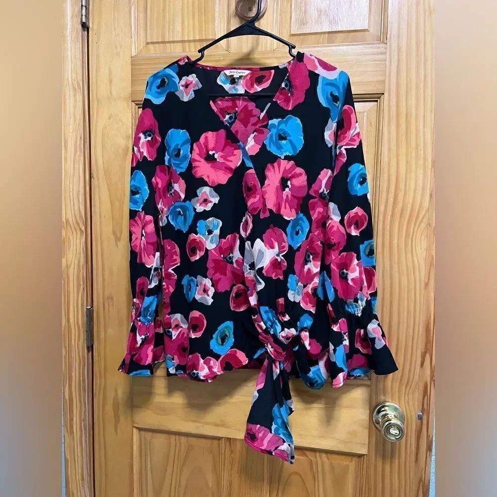 Gorgeous floral front knot size M juicy Couture blouse